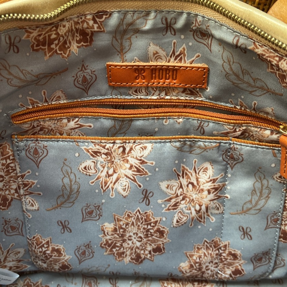 HOBO Beige Leather Tote with Brown Straps - Picture 4 of 12